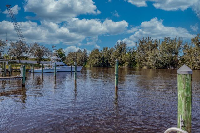 3285 SW Porpoise Circle, Stuart, FL 34997