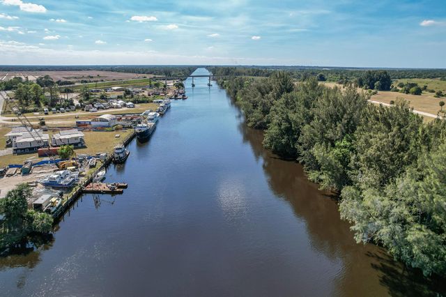 3285 SW Porpoise Circle, Stuart, FL 34997