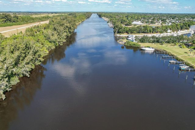 3285 SW Porpoise Circle, Stuart, FL 34997