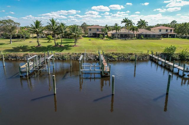 3285 SW Porpoise Circle, Stuart, FL 34997