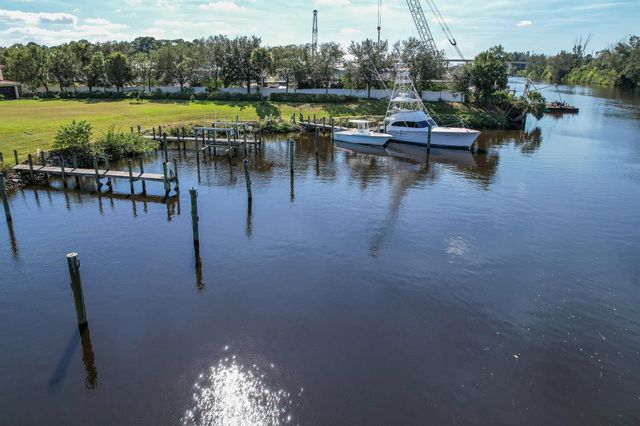 3285 SW Porpoise Circle, Stuart, FL 34997