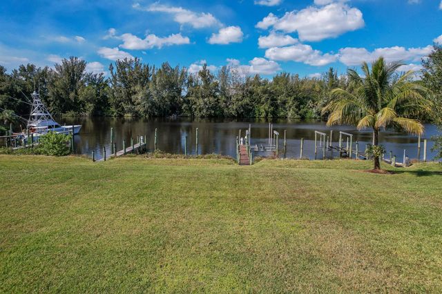 3285 SW Porpoise Circle, Stuart, FL 34997
