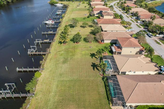 3285 SW Porpoise Circle, Stuart, FL 34997