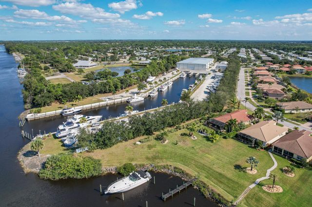 3285 SW Porpoise Circle, Stuart, FL 34997