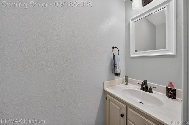 2410 Chestnut Bend, Oceola Township, MI 48855