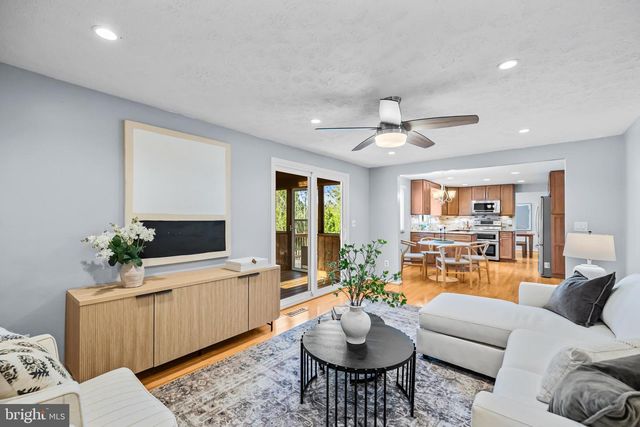 342 SAMANTHA DR, Sterling, VA 20164