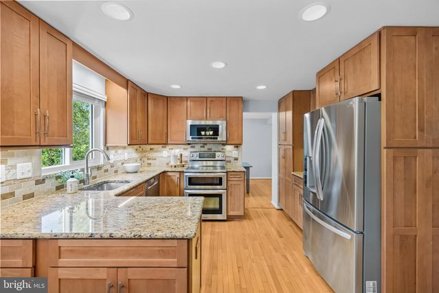 342 SAMANTHA DR, Sterling, VA 20164