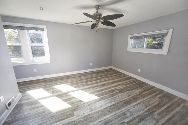 2405 S 92nd STREET, West Allis, WI 53227