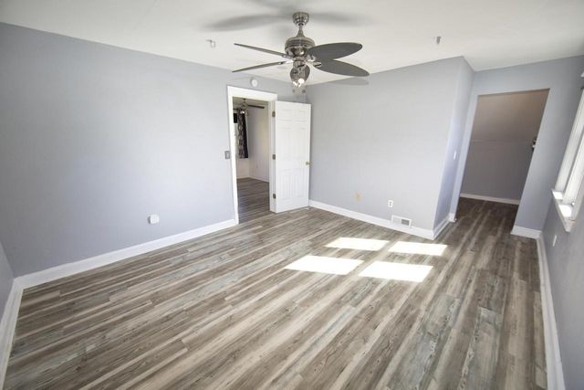 2405 S 92nd STREET, West Allis, WI 53227