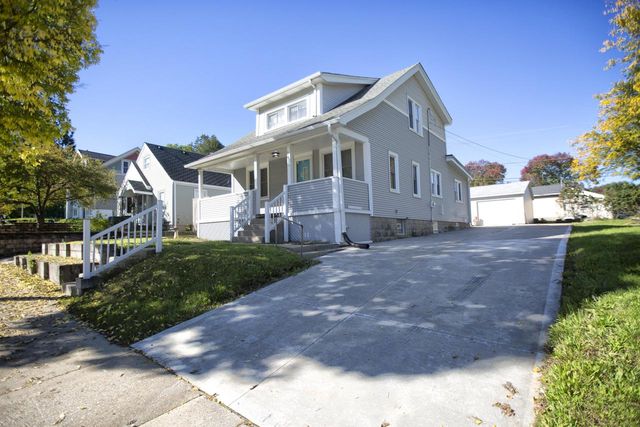 2405 S 92nd STREET, West Allis, WI 53227