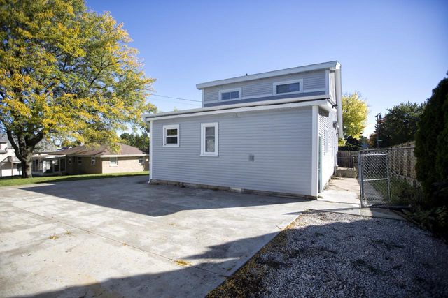 2405 S 92nd STREET, West Allis, WI 53227