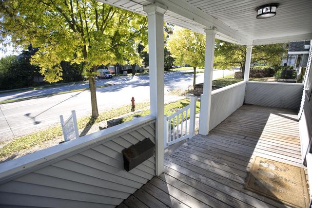 2405 S 92nd STREET, West Allis, WI 53227