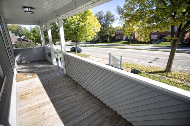 2405 S 92nd STREET, West Allis, WI 53227