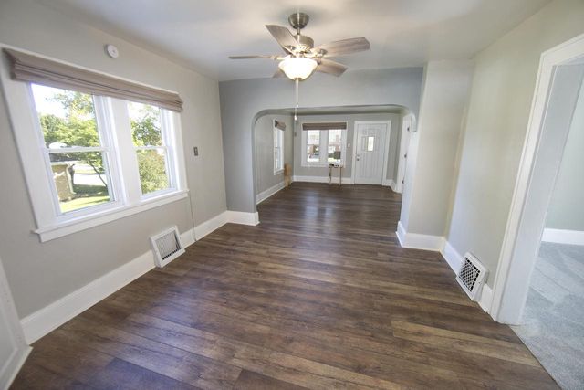 2405 S 92nd STREET, West Allis, WI 53227