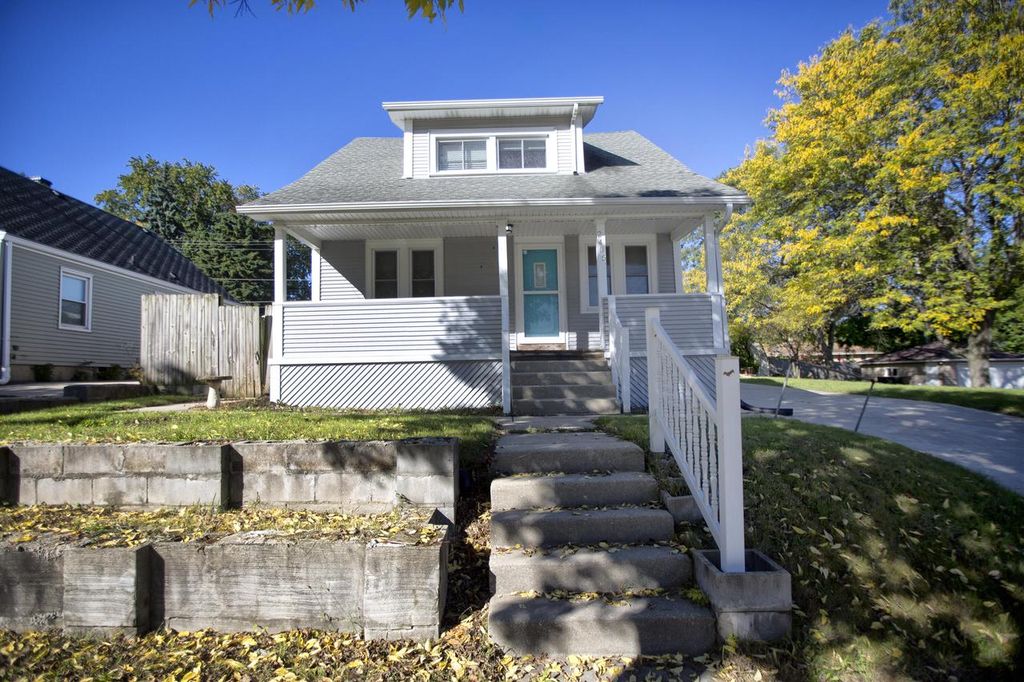 2405 S 92nd STREET, West Allis, WI 53227
