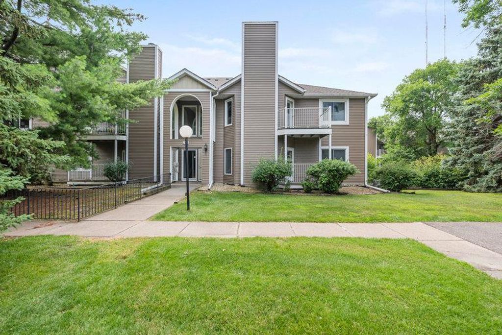 742 County Road F W 1002, Shoreview, MN 55126