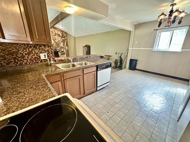 33829 Yuma Street, Westland, MI 48185