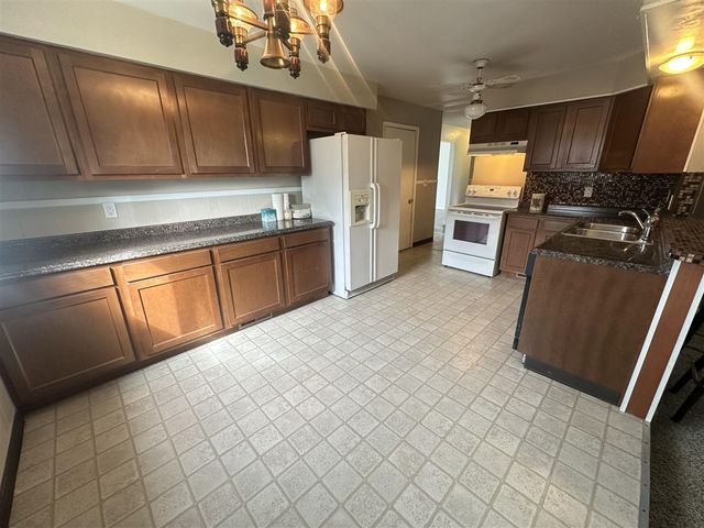 33829 Yuma Street, Westland, MI 48185