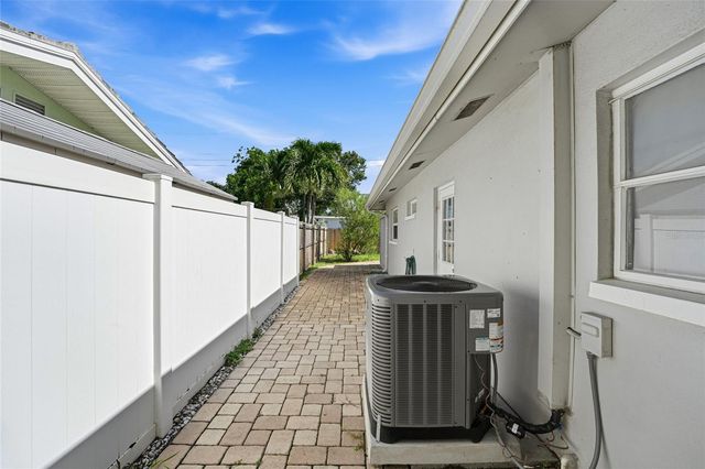 14233 102ND AVENUE, Largo, FL 33774
