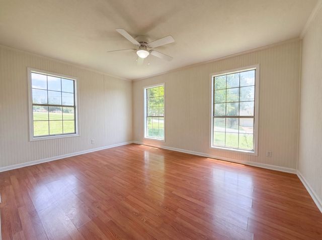 1037 Shadowbrook Dr, Greenbrier, TN 37073