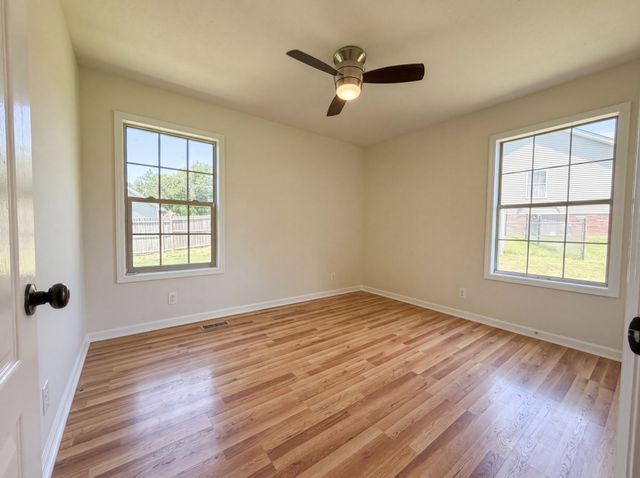 1037 Shadowbrook Dr, Greenbrier, TN 37073
