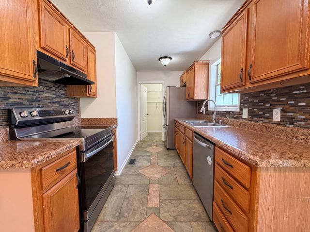 1037 Shadowbrook Dr, Greenbrier, TN 37073