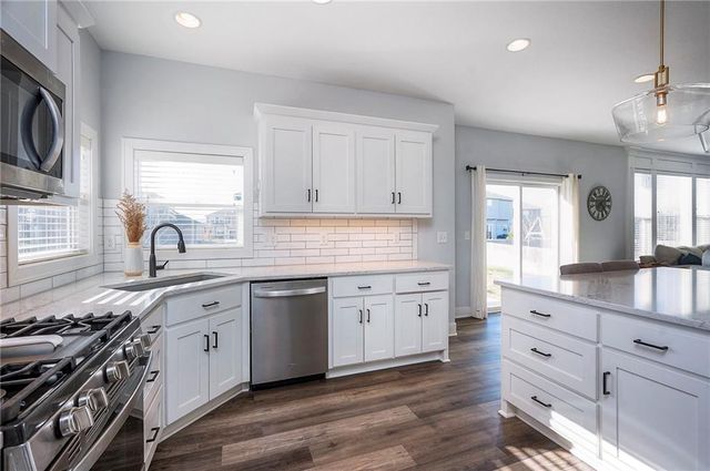 19009 W 168th Terrace, Olathe, KS 66062