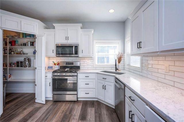 19009 W 168th Terrace, Olathe, KS 66062