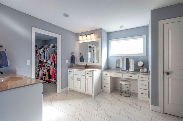 19009 W 168th Terrace, Olathe, KS 66062