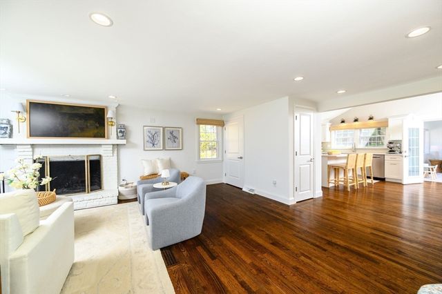 345 Plain St, Hanover, MA 02339