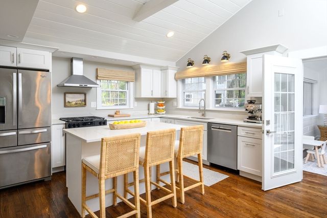 345 Plain St, Hanover, MA 02339