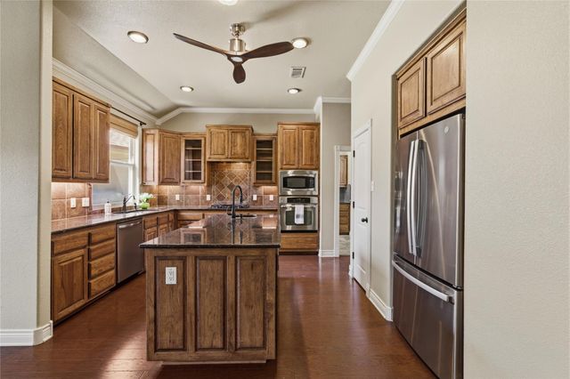 1135 Redleaf DR, Nolanville, TX 76559