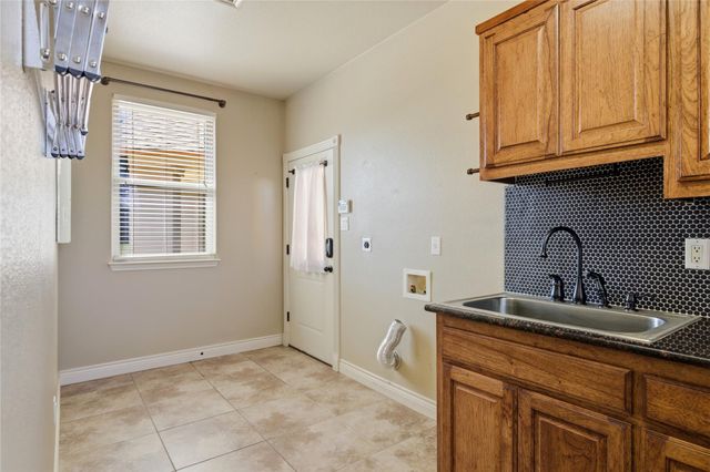 1135 Redleaf DR, Nolanville, TX 76559