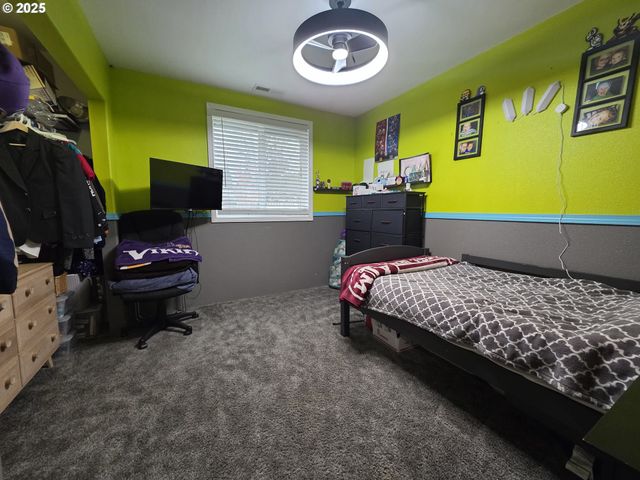 830 W KENWOOD St, Roseburg, OR 97471