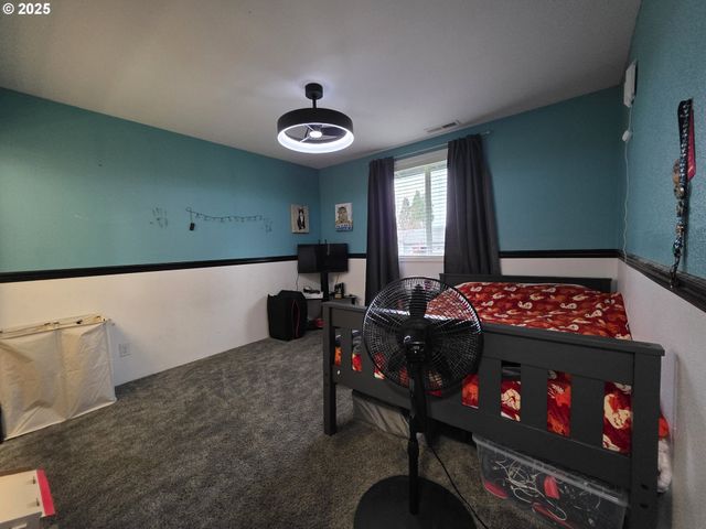 830 W KENWOOD St, Roseburg, OR 97471