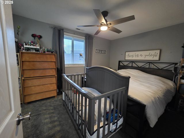 830 W KENWOOD St, Roseburg, OR 97471