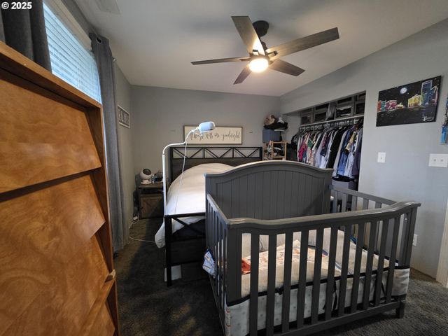 830 W KENWOOD St, Roseburg, OR 97471