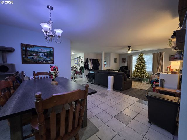 830 W KENWOOD St, Roseburg, OR 97471