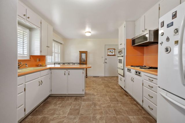 4340 W School Avenue, Visalia, CA 93291