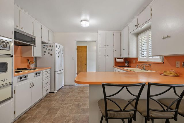 4340 W School Avenue, Visalia, CA 93291