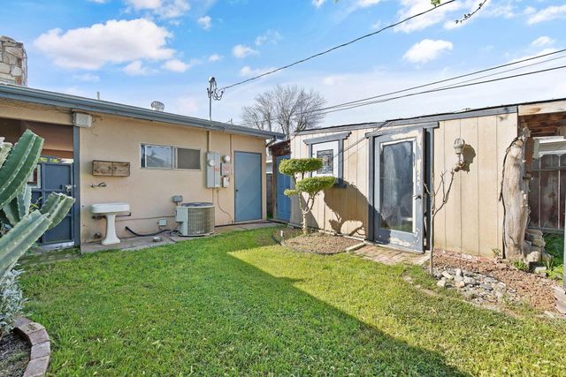 4340 W School Avenue, Visalia, CA 93291