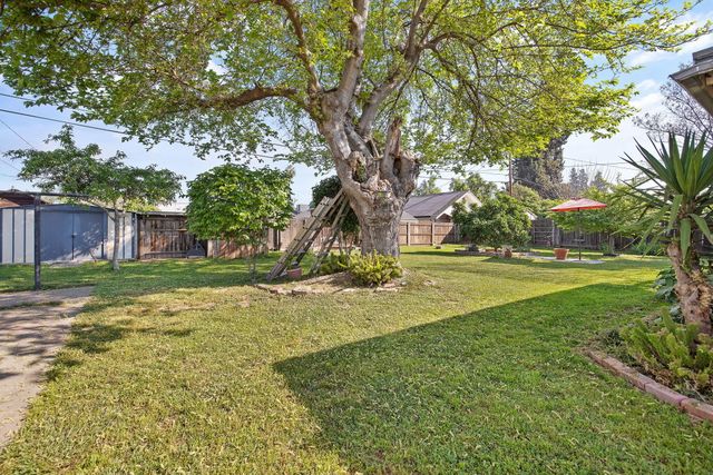 4340 W School Avenue, Visalia, CA 93291