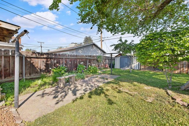 4340 W School Avenue, Visalia, CA 93291