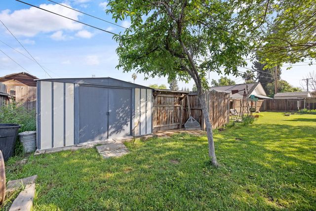 4340 W School Avenue, Visalia, CA 93291