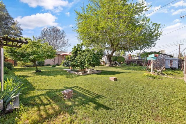 4340 W School Avenue, Visalia, CA 93291