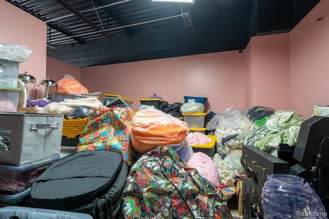 22217 Kelly Road, Eastpointe, MI 48021