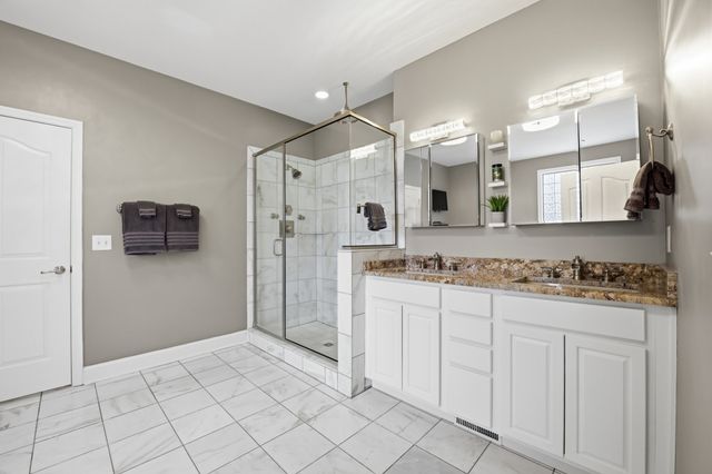 600 Lakemeade Pt, Old Hickory, TN 37138