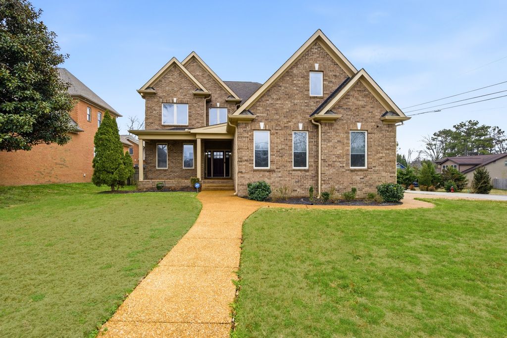 600 Lakemeade Pt, Old Hickory, TN 37138