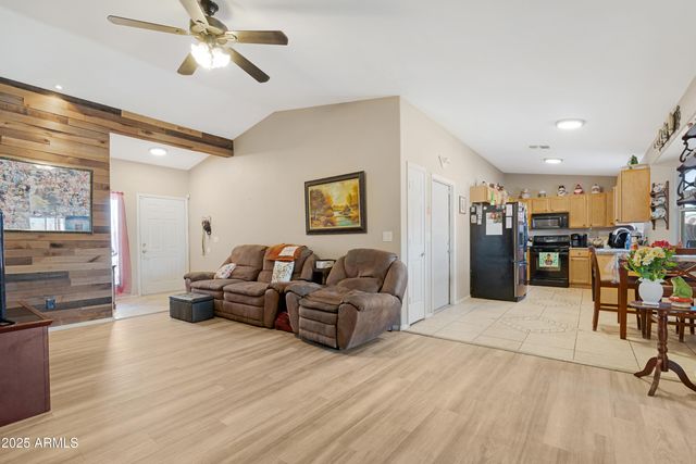 704 W HESS Avenue, Coolidge, AZ 85128