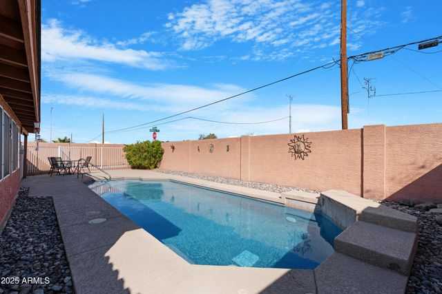 704 W HESS Avenue, Coolidge, AZ 85128